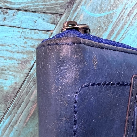 Fossil Leather Stonewash Wallet - Picture 4 of 12